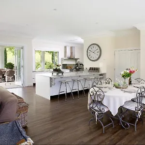 https://sarabah-estate-vineyard-villa.queenslandhotels.net